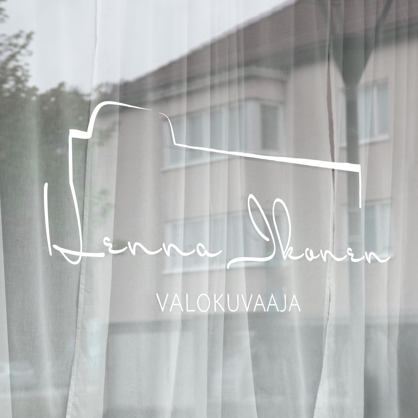 Studio Valokuvaaja Henna Ikonen.